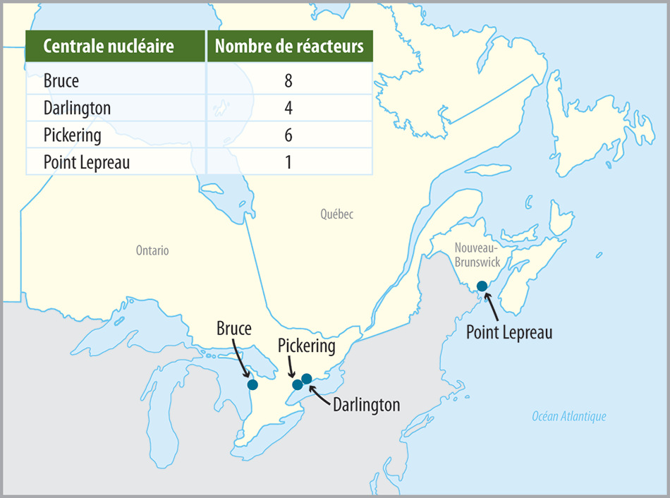 Carte indiquant l’emplacement des quatre centrales nucléaires canadiennes en activité, et tableau précisant le nombre de réacteurs que chaque centrale abrite