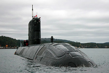 Cette photographie montre un sous-marin de la classe Victoria